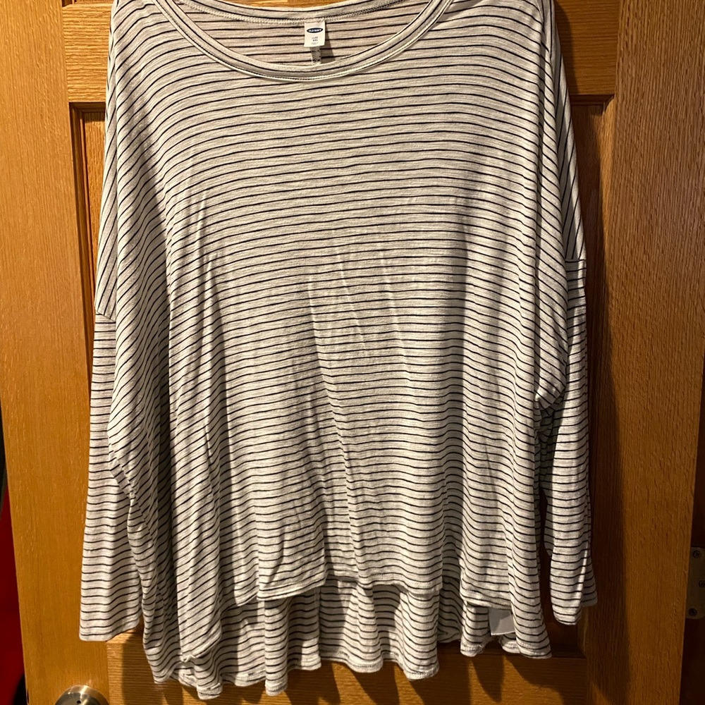 Old navy top white with black stripes